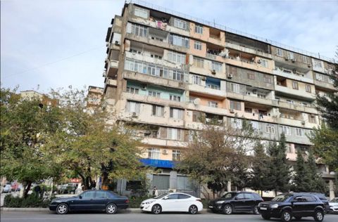 Satılır 4 otaqlı köhnə tikili 120 m² — Bakı