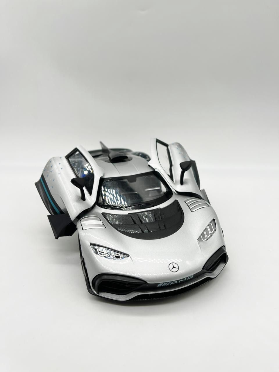 Maşın Mercedes-AMG ONE, metal, gümüşü — Mallar, Bakı