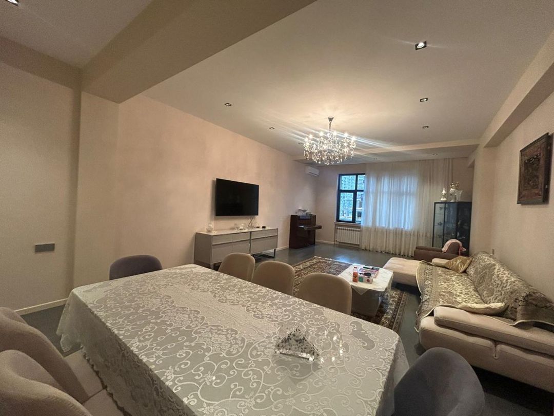 4 otaqlı mənzil, 220 m², Şamil Əzizbəyov küç., 133 (Дом 1) (7 Points) — Mənzil, Bakı (3)