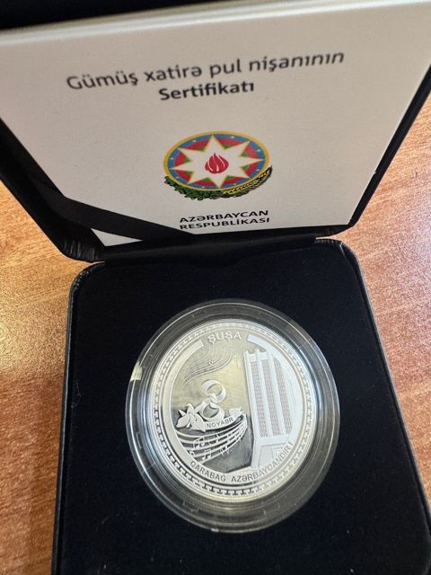 Gümüş külçə — Bakı
