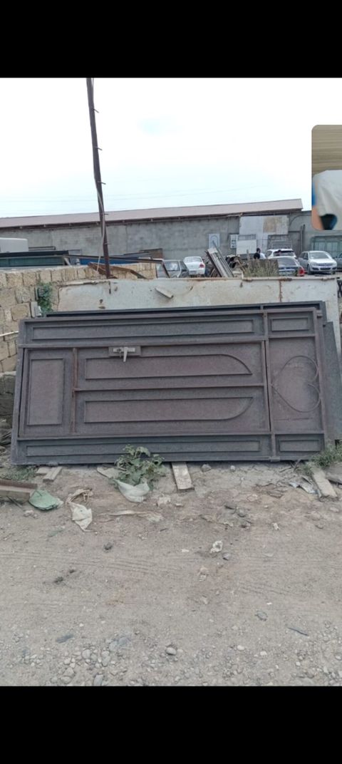 Darvaza 2.50 eni Hun 2.50 Qiymet 350 azn unvan Sumqayt — Sumqayıt