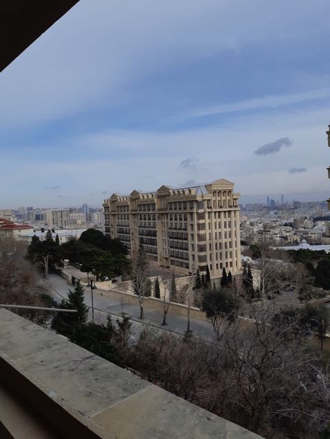 İcarəyə verilir 2 otaqlı köhnə tikili 70 m² — Bakı