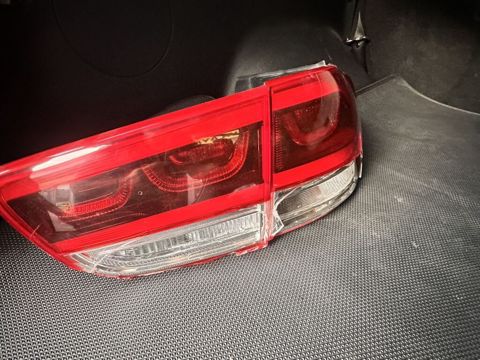 Sorento 2016 usten cixma orijinal stop. Zadni isigi yanan yerler sinib — Bakı