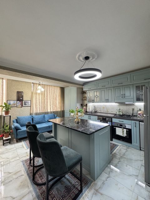 Satılır 3 otaqlı köhnə tikili 110 m² — Bakı