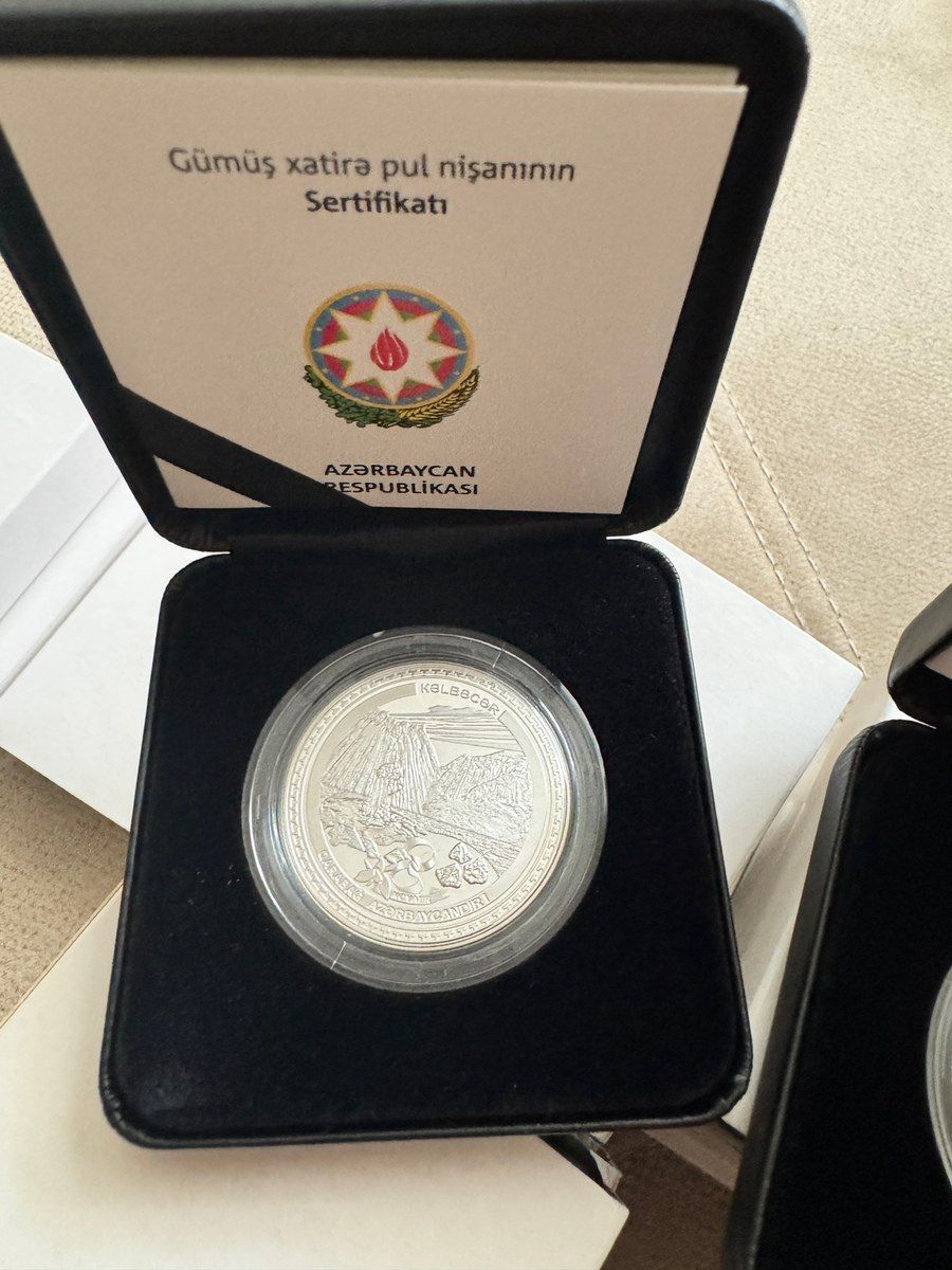 Gümüş külçə — Şəxsi əşyalar, Bakı (3)