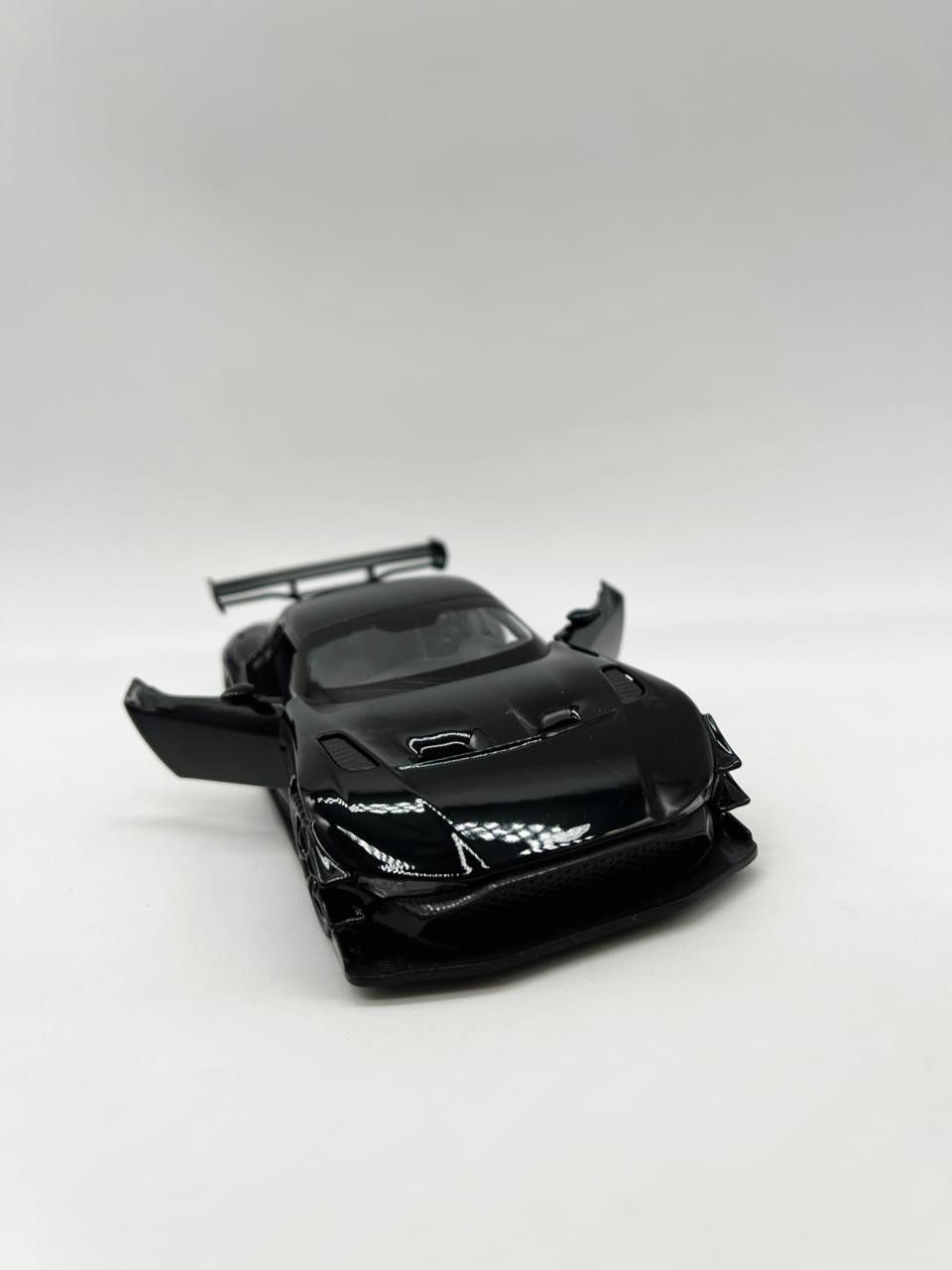 Maşın Aston Martin Vulcan, metal, qara — Mallar, Bakı