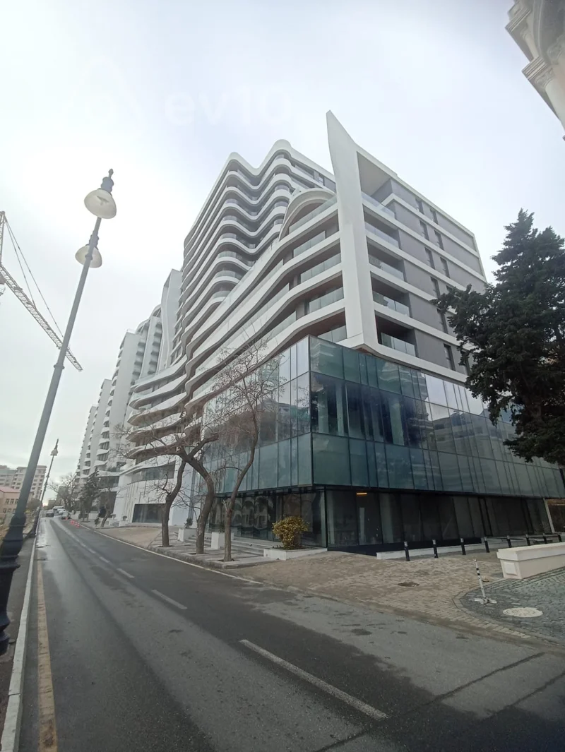 5 otaqlı mənzil, 303 m², Qurban Abbasov kucesi — Bakı