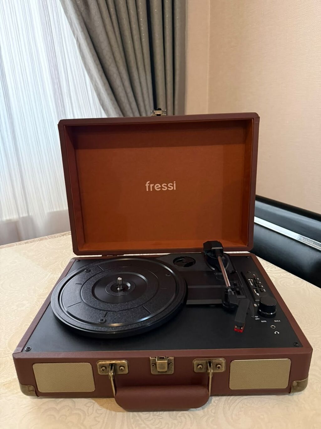 Məhsul: Fressi Retro Turntable – portativ pikap Xüsusiyyətlər — Vinil proqreslər və aksesuarlar, Bakı (7)