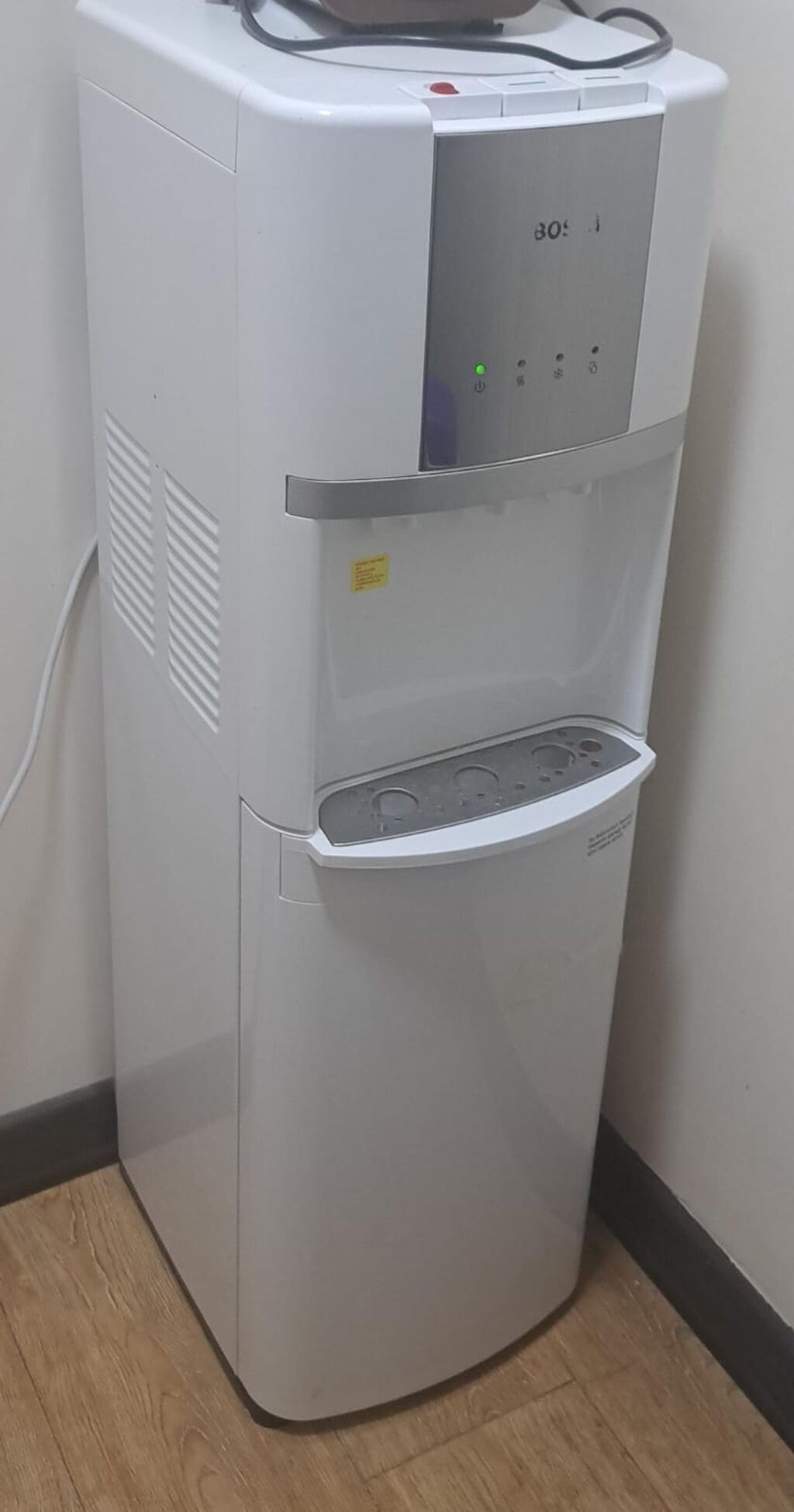 Dispenser satılır 140 manata .Bosh firmadinin Qaracuxur*afa — Su soğutucuları və dispenserlər, Digah