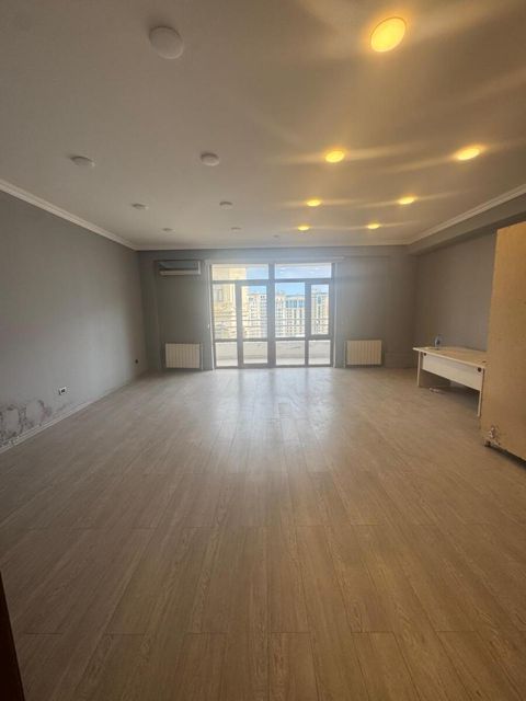 İcarəyə verilir 6 otaqlı ofis 212 m² — Bakı
