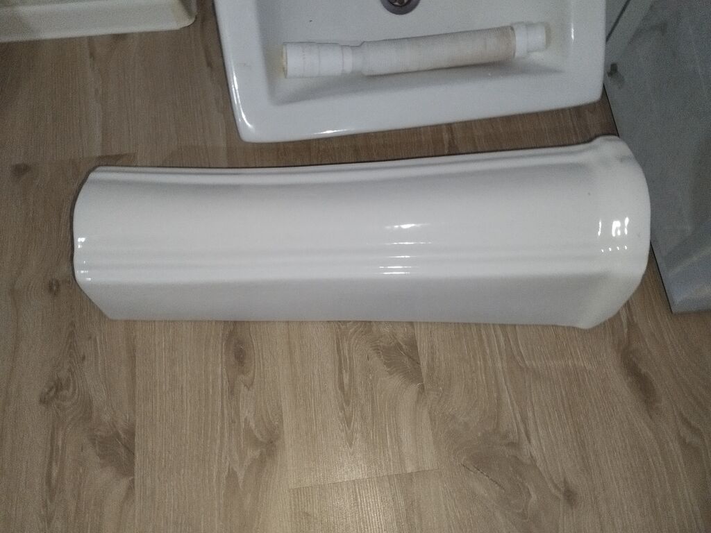 Vanna otağı üçün dəst Komplekt aşağıdakılardan ibarətdir: - Divara — Lavabolar, Pirəkəşkül (3)