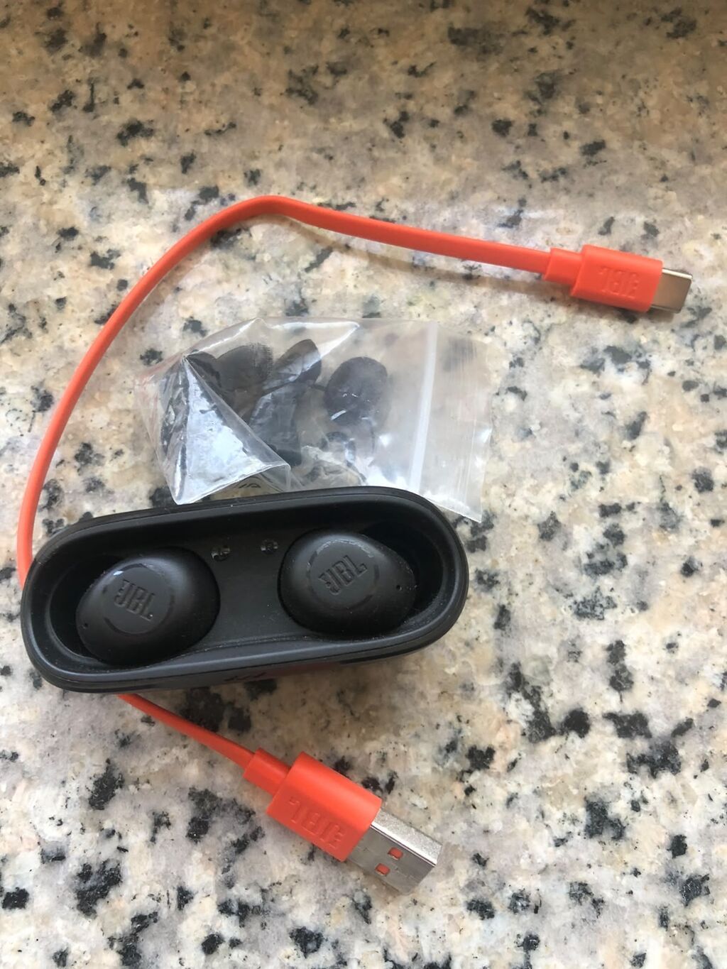 Məhsul: JBL true wireless qulaqcıqlar (şarj qabı ilə) Xüsusiyyətlər — Qulaqcıqlar, Bakı (2)