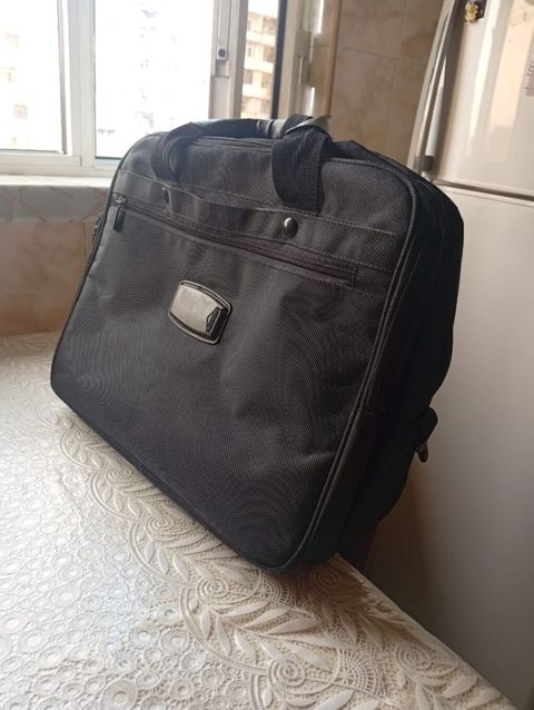 Qara rəngli laptop/iş portfeli - Material: sıx toxumalı suya davamlı — Bakı