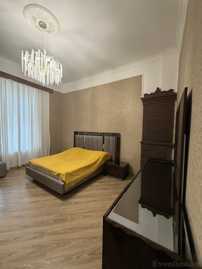 Satılır 4 otaqlı Mənzil Köhnə tikili 200 m² Bakı, Səbail r — Mənzil, Bakı (6)