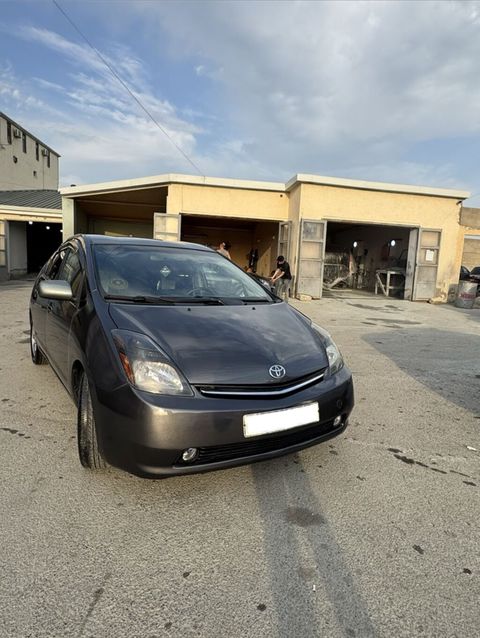 Toyota Prius (2-ci nəsil) hibrid hetçbek - Rəng: tünd boz/metallic — Digah