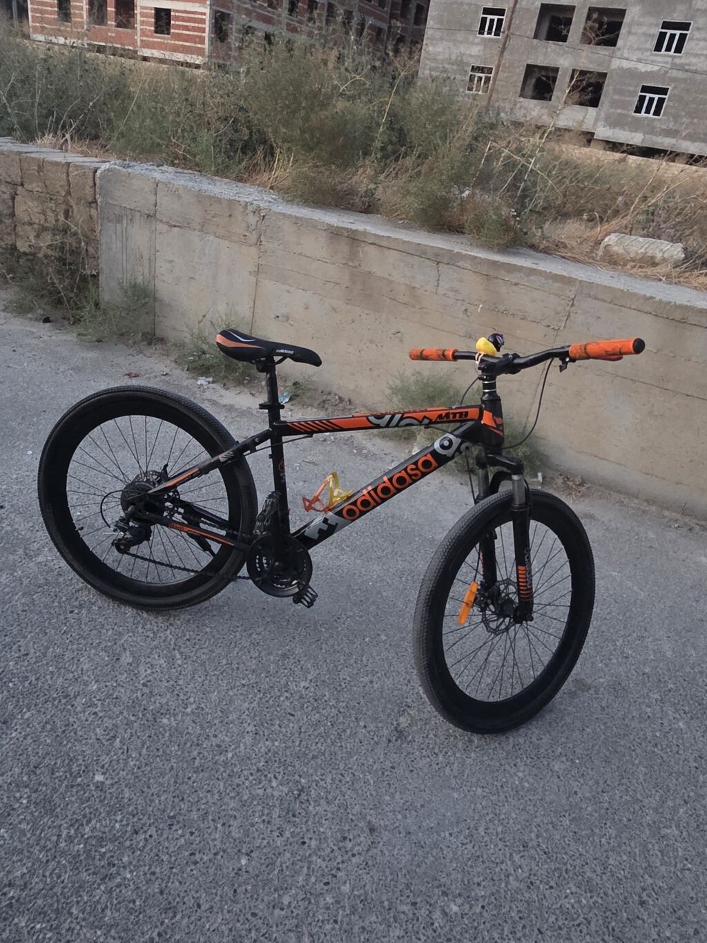 MTB tipli velosiped – Adidas temalı dizayn Xüsusiyyətlər: - 26" — Dağ velosipedləri, Masazır (3)