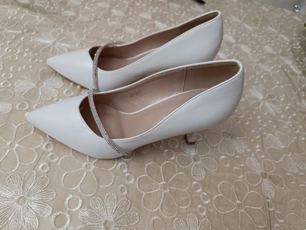 Ağ rəngli qadın gəlin/podium tərzli tuflilər - Brend: Comfy Brand — Tufl, Mehdiabad (3)