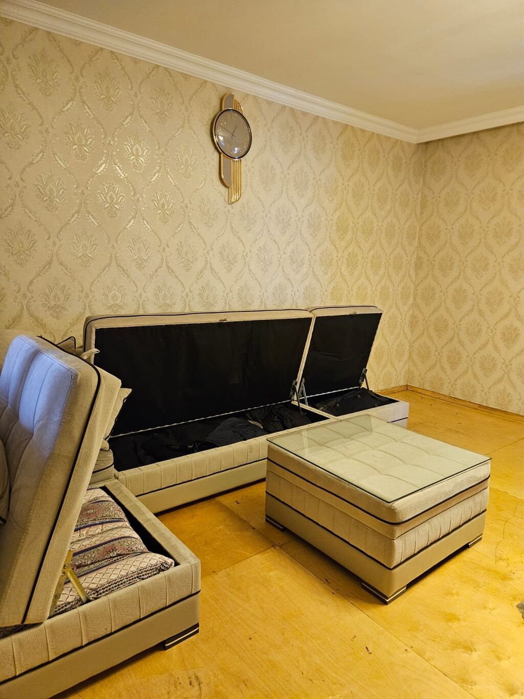 Kunc divan bazali satilir. Qiymet 340 azn son yeri. Unvan baki — Divanlər, Bakı (2)