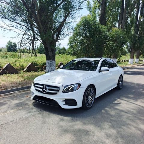 Mercedes-Benz E 300: 2 l 2018 il Sedan — Lənkəran