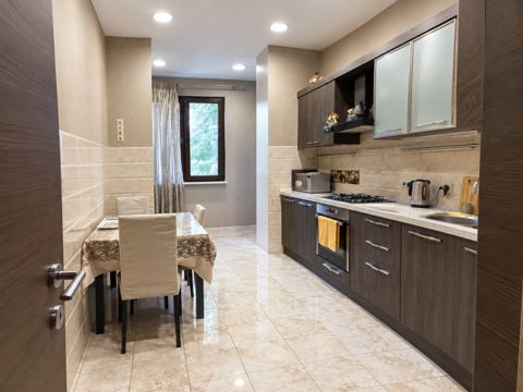 Satılır 3 otaqlı köhnə tikili 85 m² — Bakı