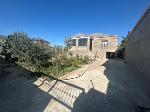 Həyət evi, Binə qəs — Bakı