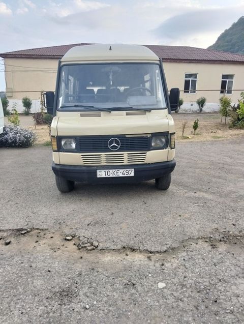 Mercedes 208 D, 2.2 L, 1990 il, 400 000 km — Astara