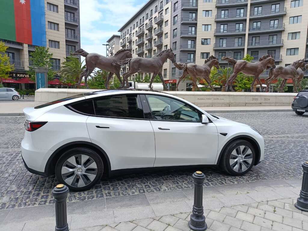 Tesla Model Y, 75 kWh, 2023 il, 83 000 km — Avtomobillər, Bakı (5)