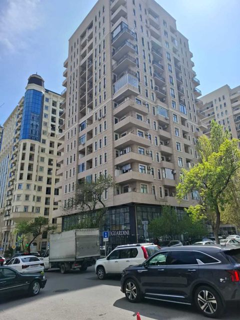 Satılır 5 otaqlı yeni tikili 170 m² — Bakı