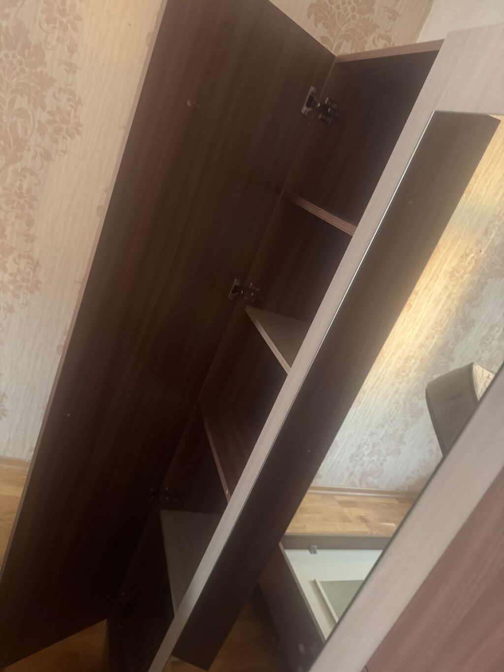 İşlənmiş, 3 qapılı, Güzgülü, Qəhvəyi, Taxta, Açılan, Düz dolab — Şkaflar, Sumqayıt (2)