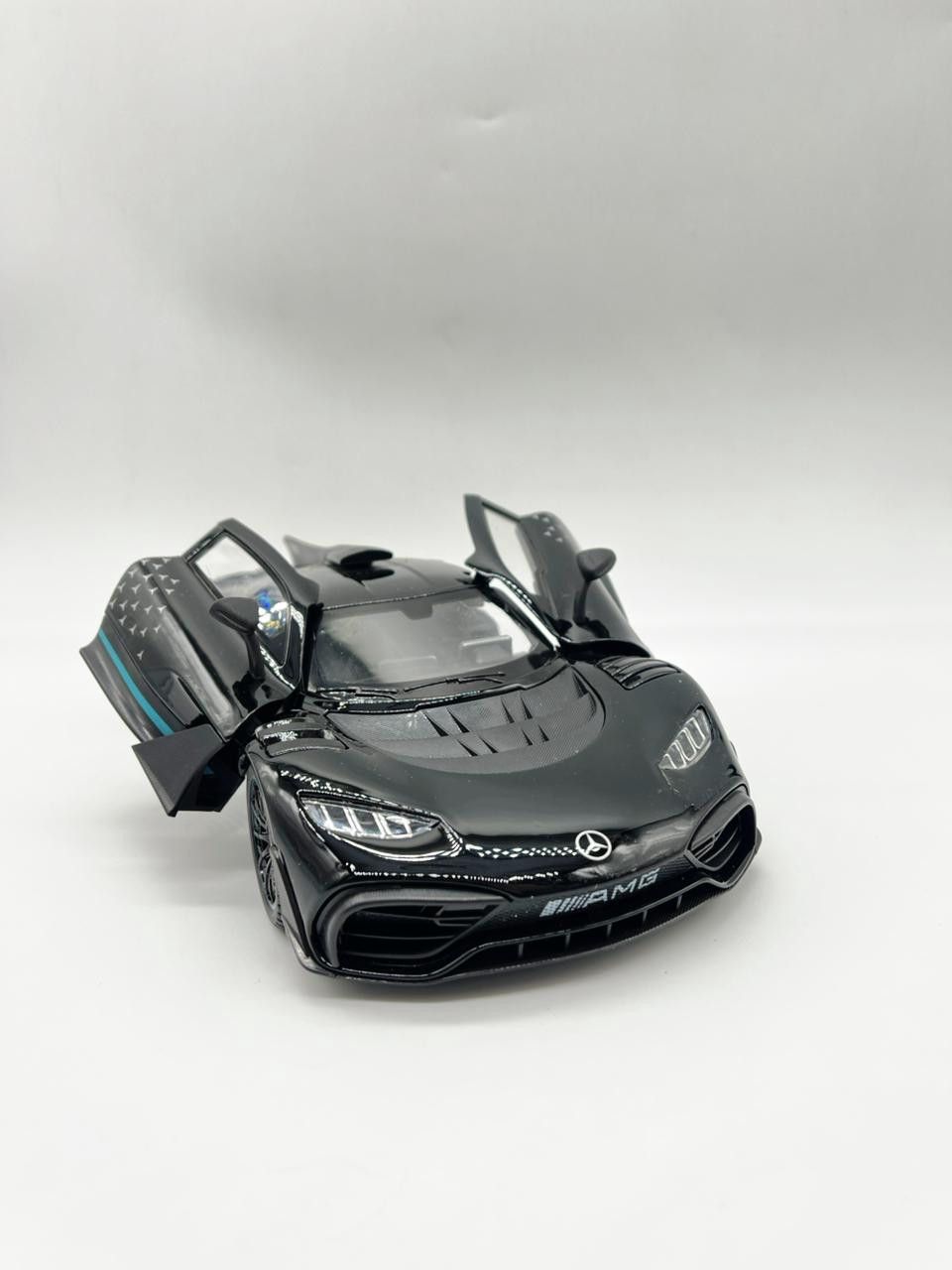 Maşın Mercedes-AMG ONE, metal, qara — Mallar, Bakı