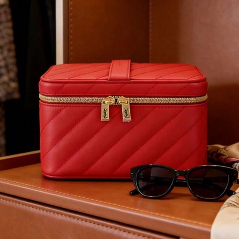 Yves Saint Laurent Red Quilted Leather Cosmetic Bag With Large Built-In Mirror — Bakı