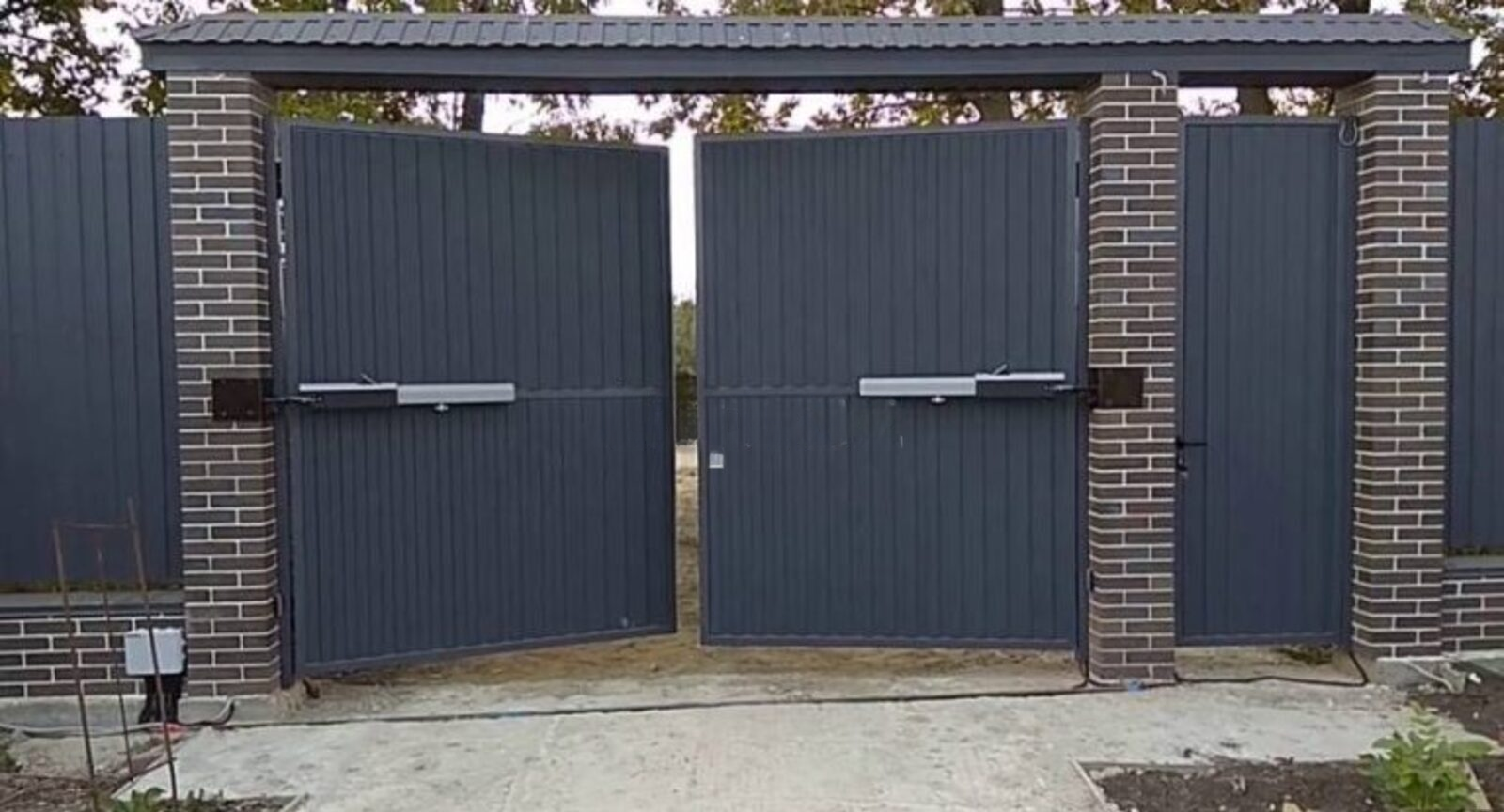 Avtomatik darvaza qolları Golden Gates Swing Gate — Mallar, Bakı (2)