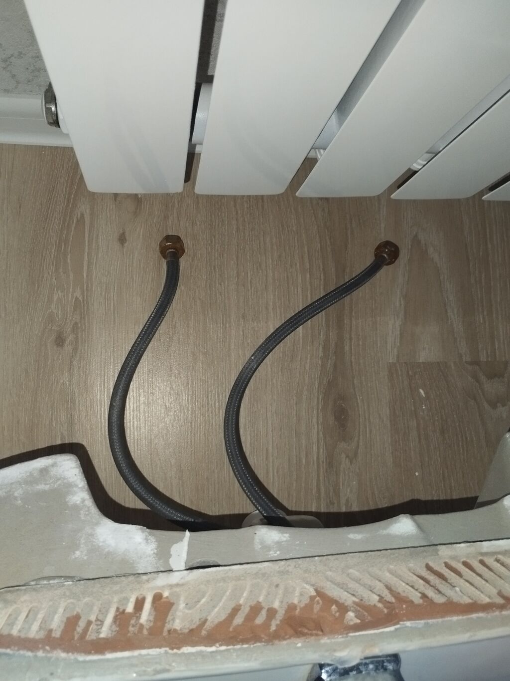Vanna otağı üçün dəst Komplekt aşağıdakılardan ibarətdir: - Divara — Lavabolar, Pirəkəşkül (5)