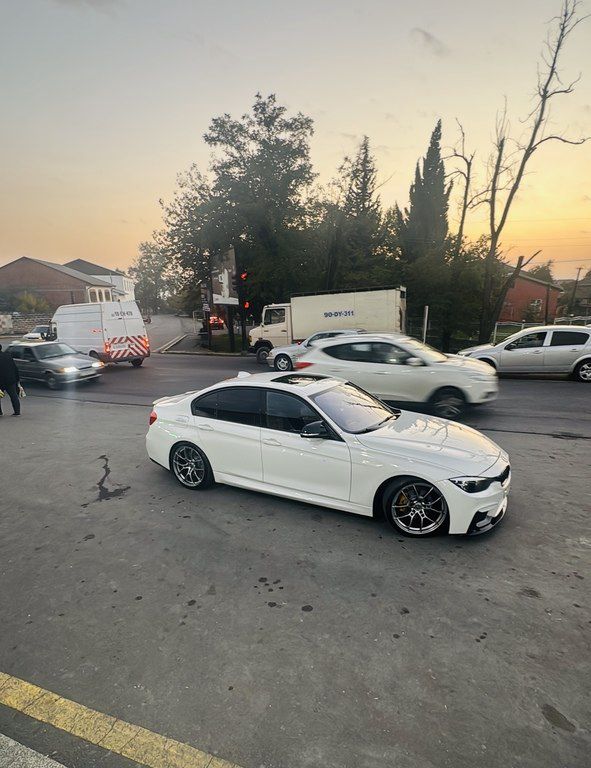 BMW 330, 2.0 L, 2015 il, 198 000 km 77-UH-091 — Avtomobillər, Zaqatala (5)