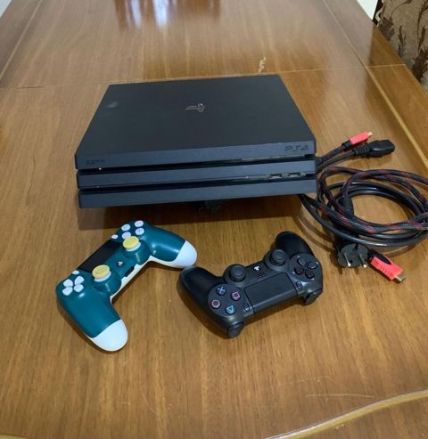 Satılır: PS4 Pro 1TB 450 azn. Accountdakı oyunlar: GTA 5,Gran Turismo — Şəmkir