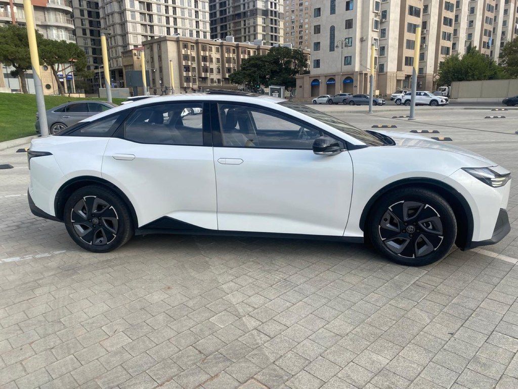 Toyota bZ3, 65.2 kWh, 2024 il, 29 000 km 77-RA-355 — Avtomobillər, Bakı (3)