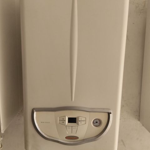 Kombi İmmerqas 28 kw 2 esenjor zemanetle İtalya istehsalı — Bakı