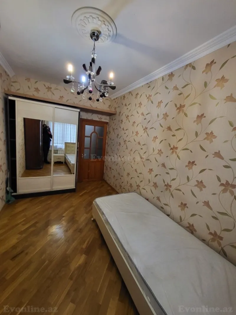 Satılır 3 otaqlı Mənzil Köhnə tikili 52 m² Bakı, Nəsimi r., 20 Yanvar m., 1-ci mikrorayon — Bakı