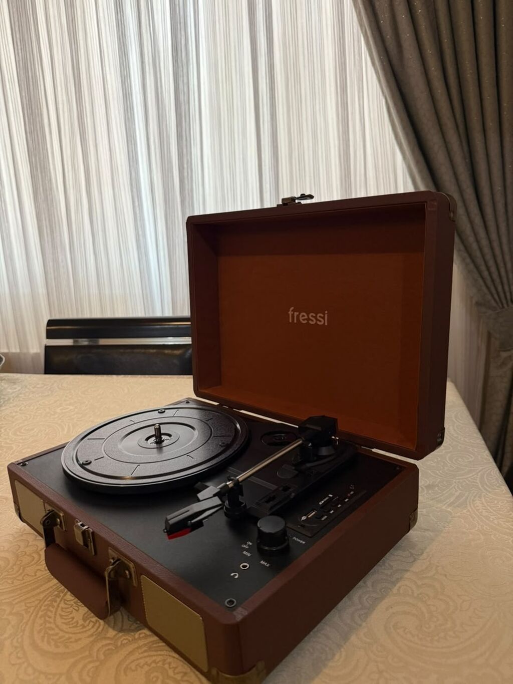 Məhsul: Fressi Retro Turntable – portativ pikap Xüsusiyyətlər — Vinil proqreslər və aksesuarlar, Bakı (2)