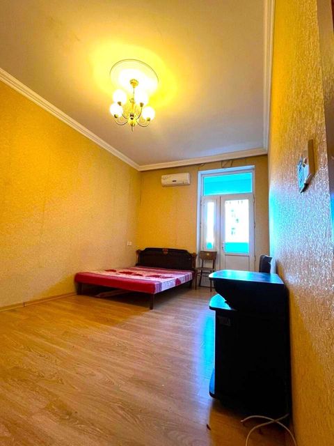 Satılır 1 otaqlı köhnə tikili 40 m² — Bakı
