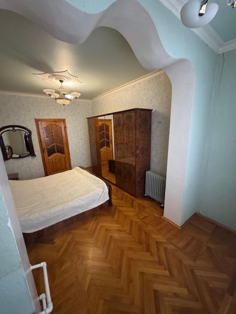 İcarəyə verilir 2 otaqlı köhnə tikili 65 m² — Bakı