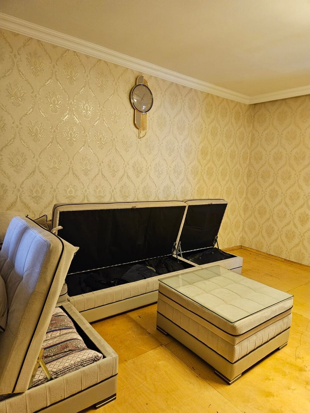 Kunc divan bazali satilir. Qiymet 340 azn son yeri. Unvan baki — Divanlər, Bakı (5)
