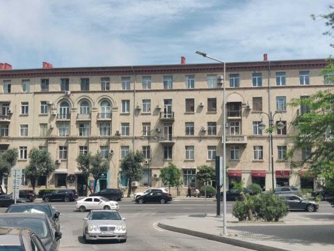 Satılır 2 otaqlı köhnə tikili 64 m² — Bakı
