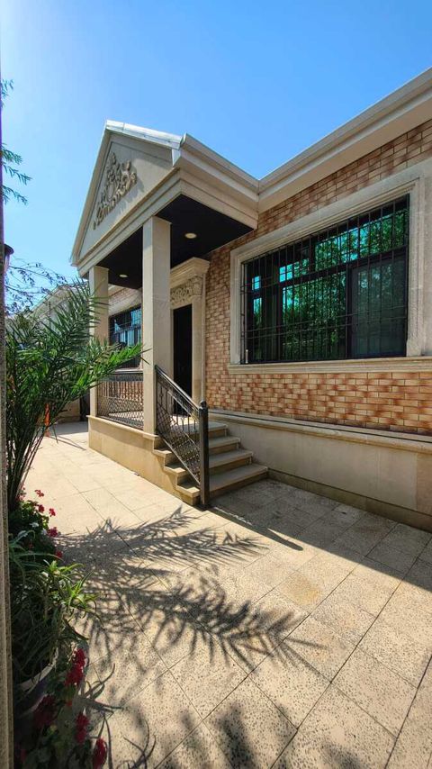 Satılır 4 otaqlı həyət evi/bağ evi 150 m² — Bakı