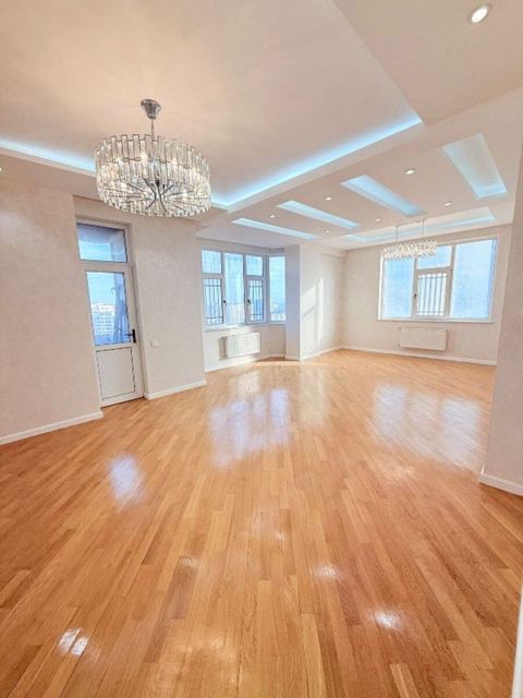 Satılır 4 otaqlı yeni tikili 185 m² — Bakı