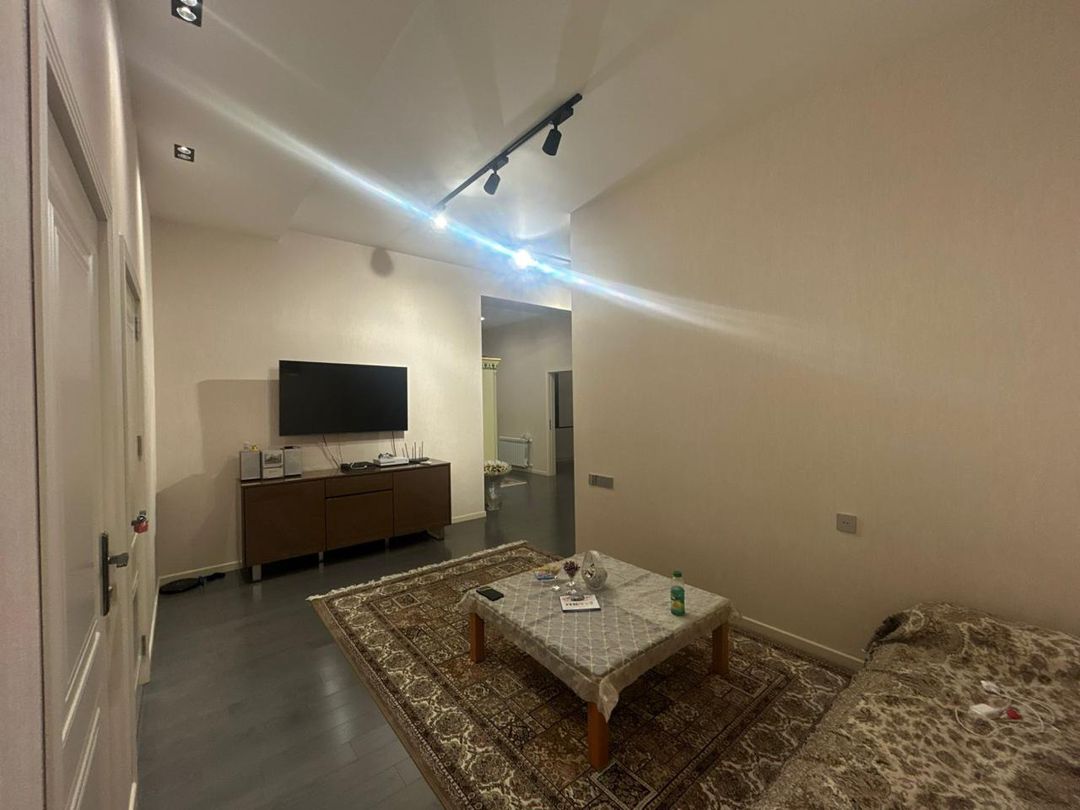4 otaqlı mənzil, 220 m², Şamil Əzizbəyov küç., 133 (Дом 1) (7 Points) — Mənzil, Bakı (8)