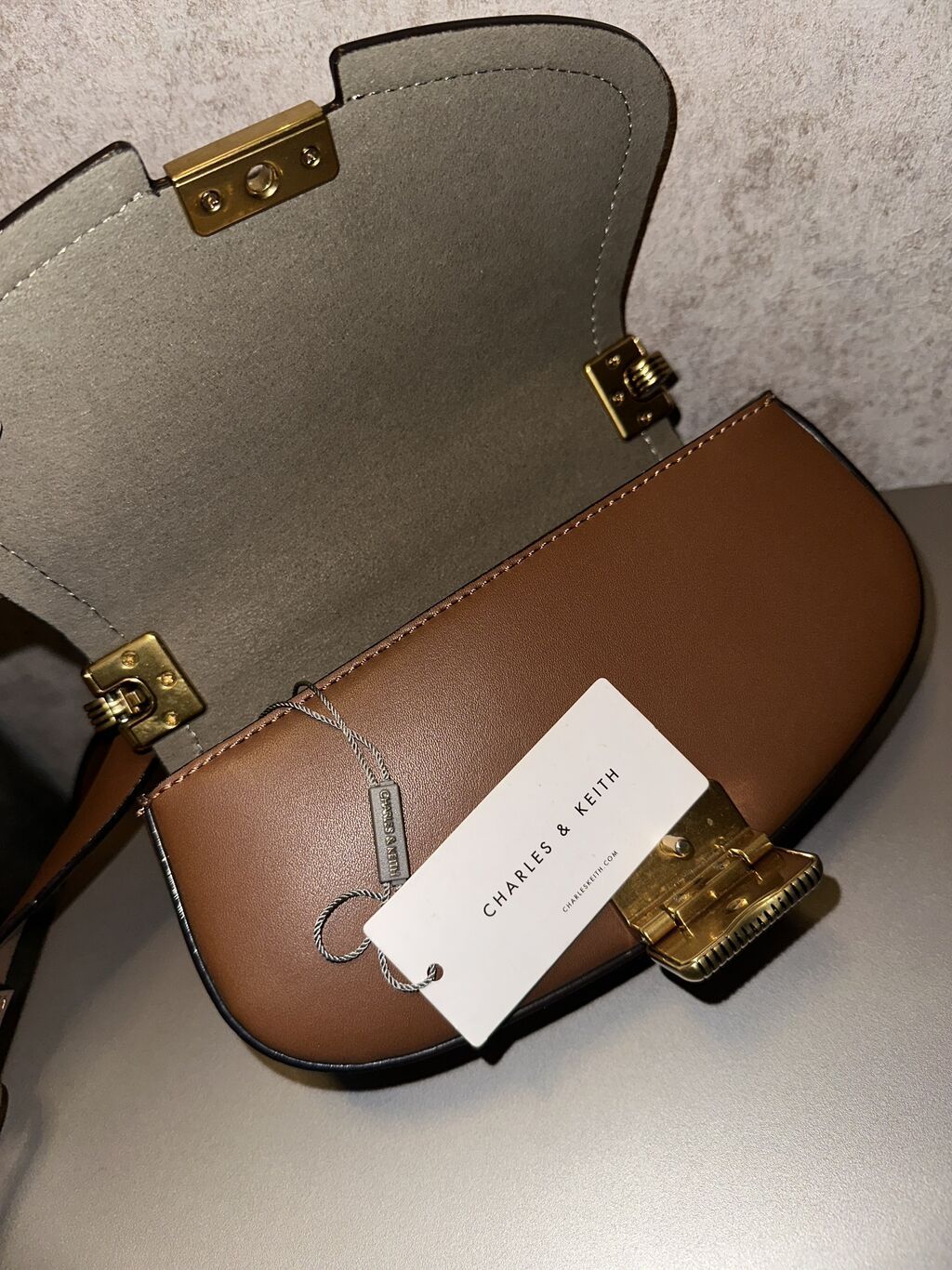Çiyin çantası, Charles & Keith, Yeni — Çantalar, çamadanlar, cüzdanlar, Bakı (3)