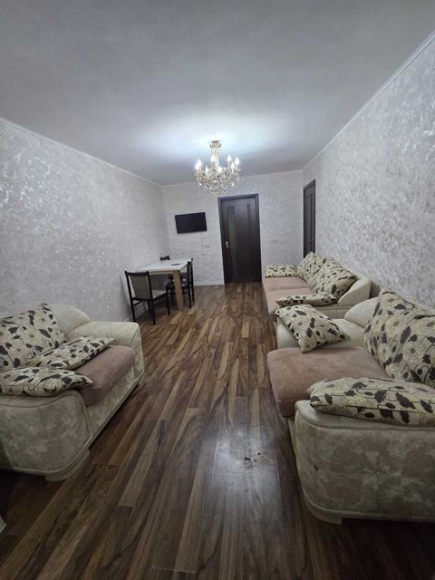 İcarəyə verilir 4 otaqlı köhnə tikili 75 m² — Bakı