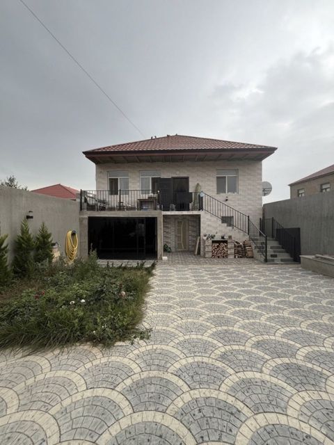 Satılır 6 otaqlı həyət evi/bağ evi 200 m² — Bakı