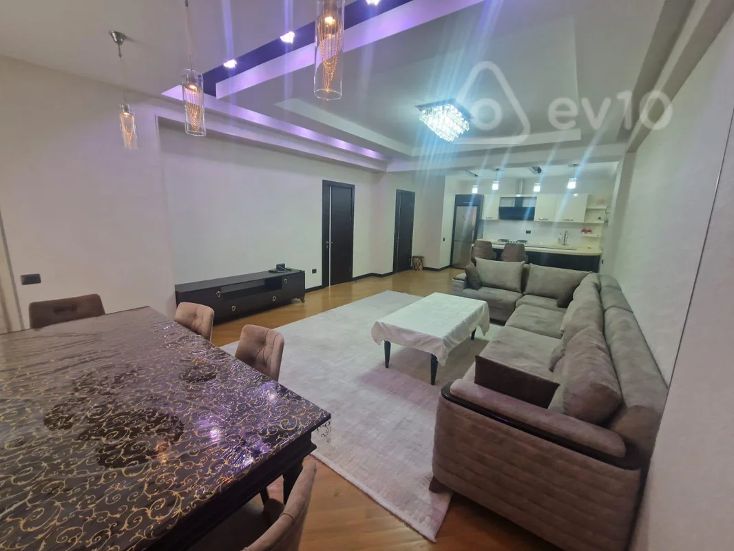 3 otaqlı mənzil, 120 m², Elşən Süleymanov küç — kirayə — Bakı